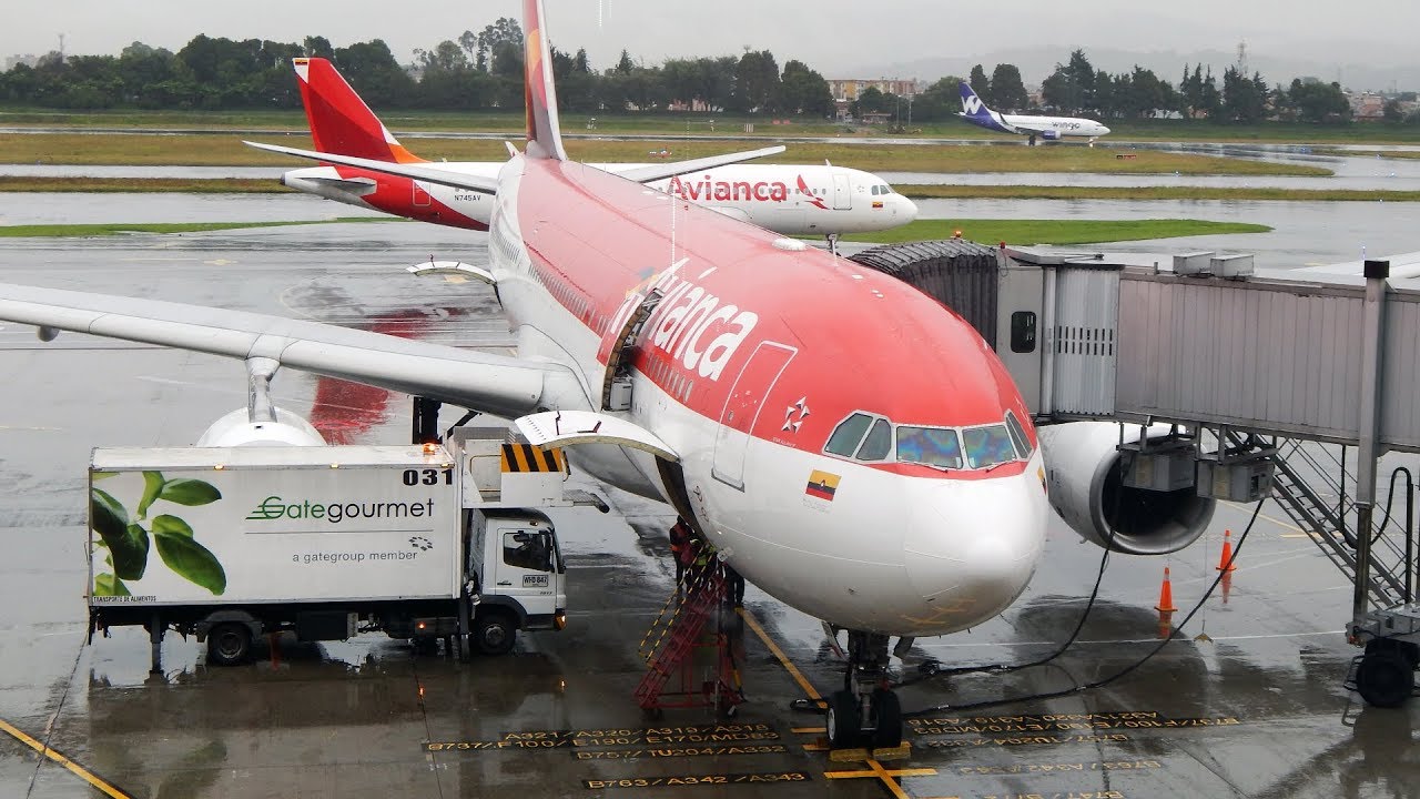 Avianca Airbus A330-200 N969AV Despegando de Bogota El Dorado