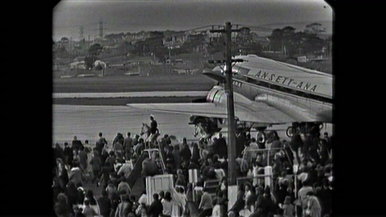 EF100 - The Beatles Arrival To Essendon Airport