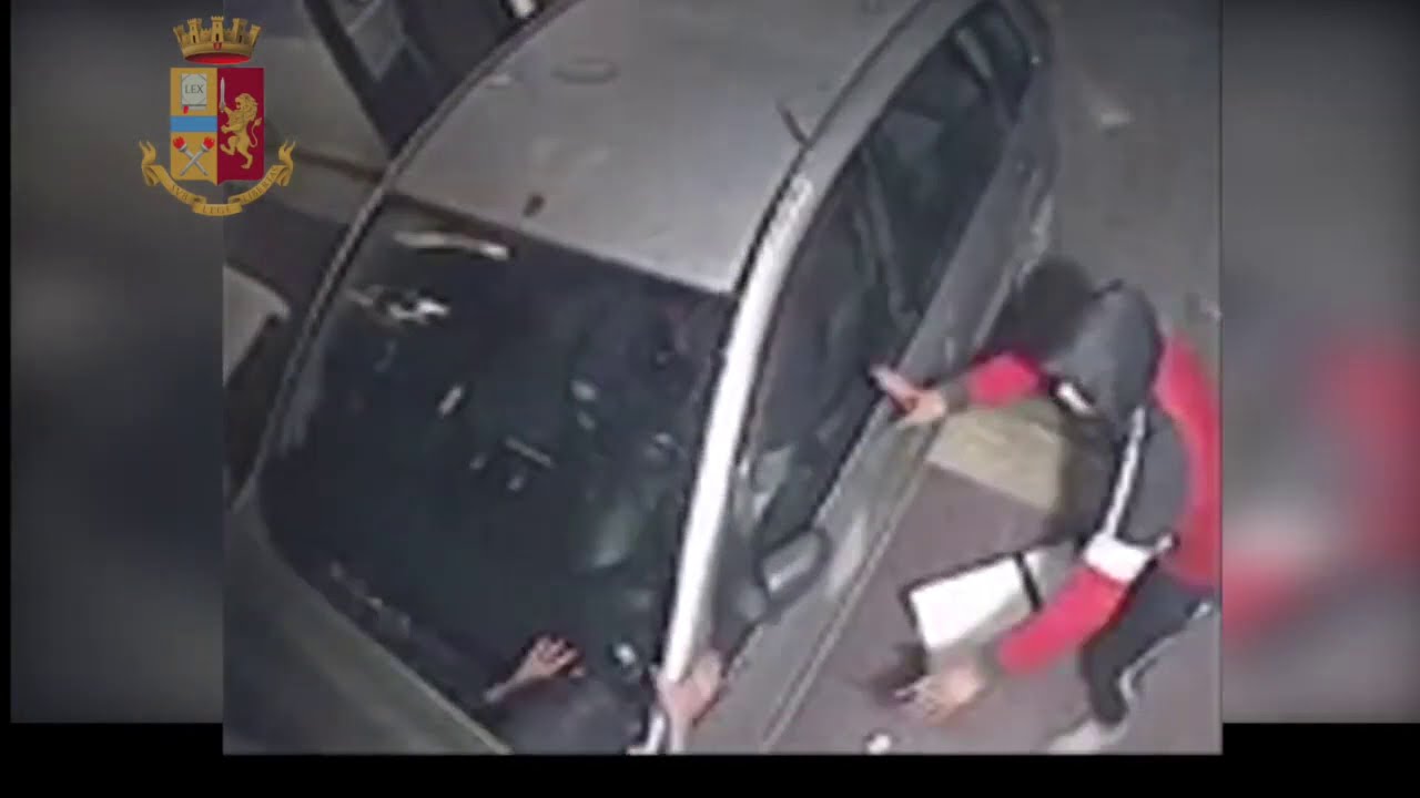 Caltanissetta, sfondano saracinesca e rapinano bar: 3 arresti