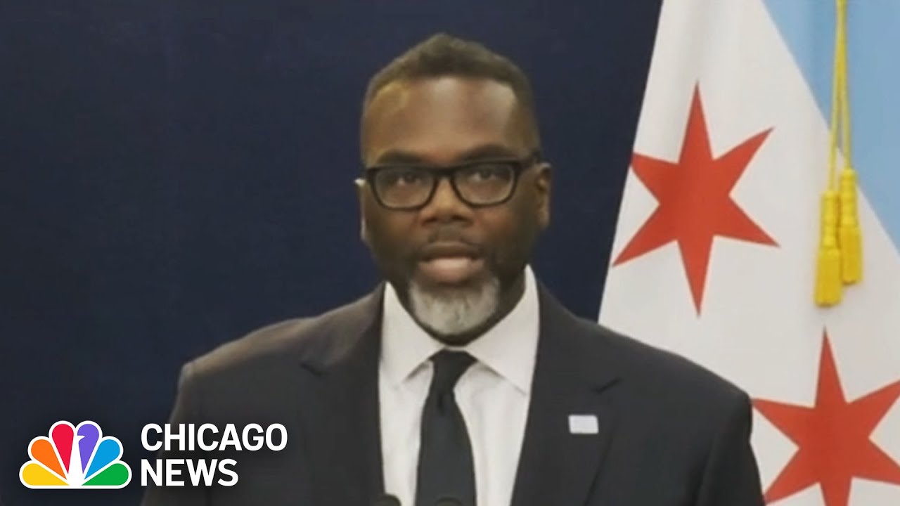 Mayor announces CHANGES to migrant crisis plan in Chicago (FULL PRESS CONFERENCE)