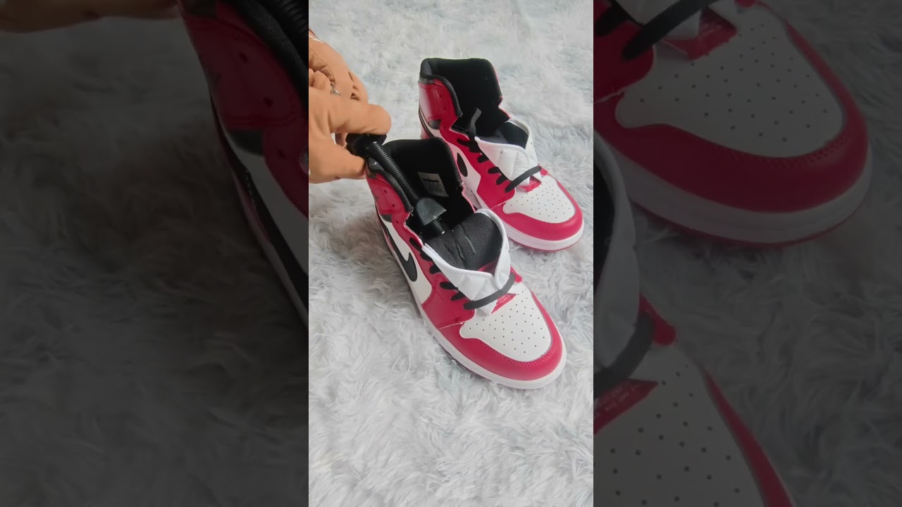 #shoestretcher
