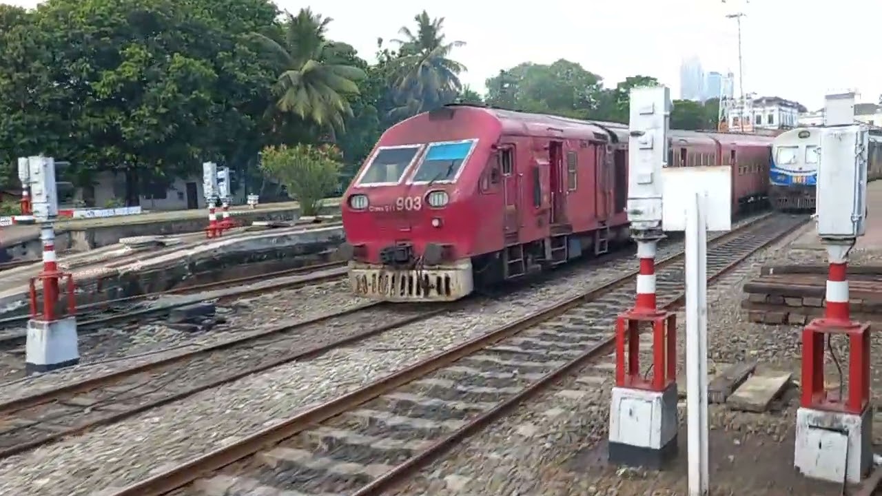Panoramic Views from Intercity Train entering Colombo Fort station .කොළඹට ඇතුළු වන නගරාන්තර දුම්රයෙ