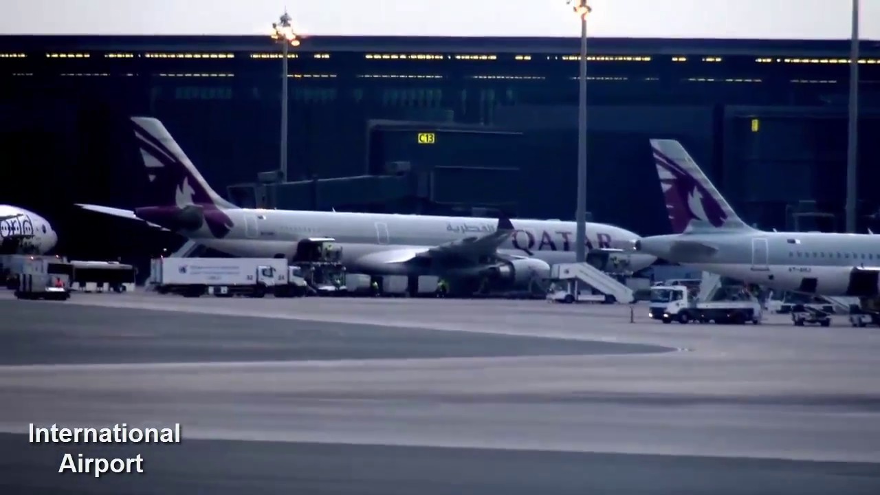 Qatar Airways Boeing 777 Landing at Hamad International Airport - Doha