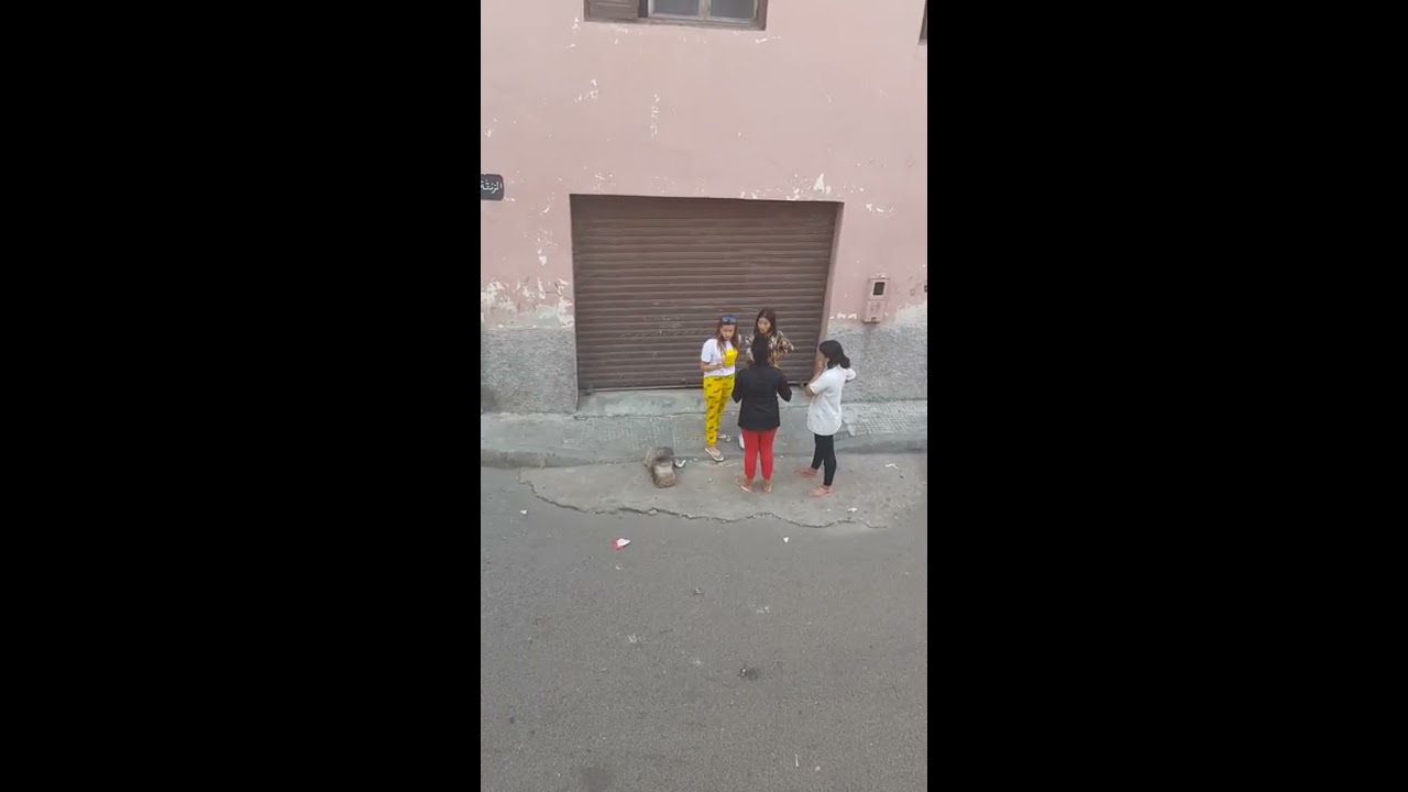 بنات مدابزين على ولد