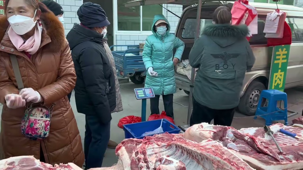 北京大集猪肉卖的真火爆，500斤大猪十几分钟抢光，不服不行#正宗土猪肉 #人间烟火 #黑猪肉 #生态黑猪 #放心肉 #人间百态 #你有多久没回家了