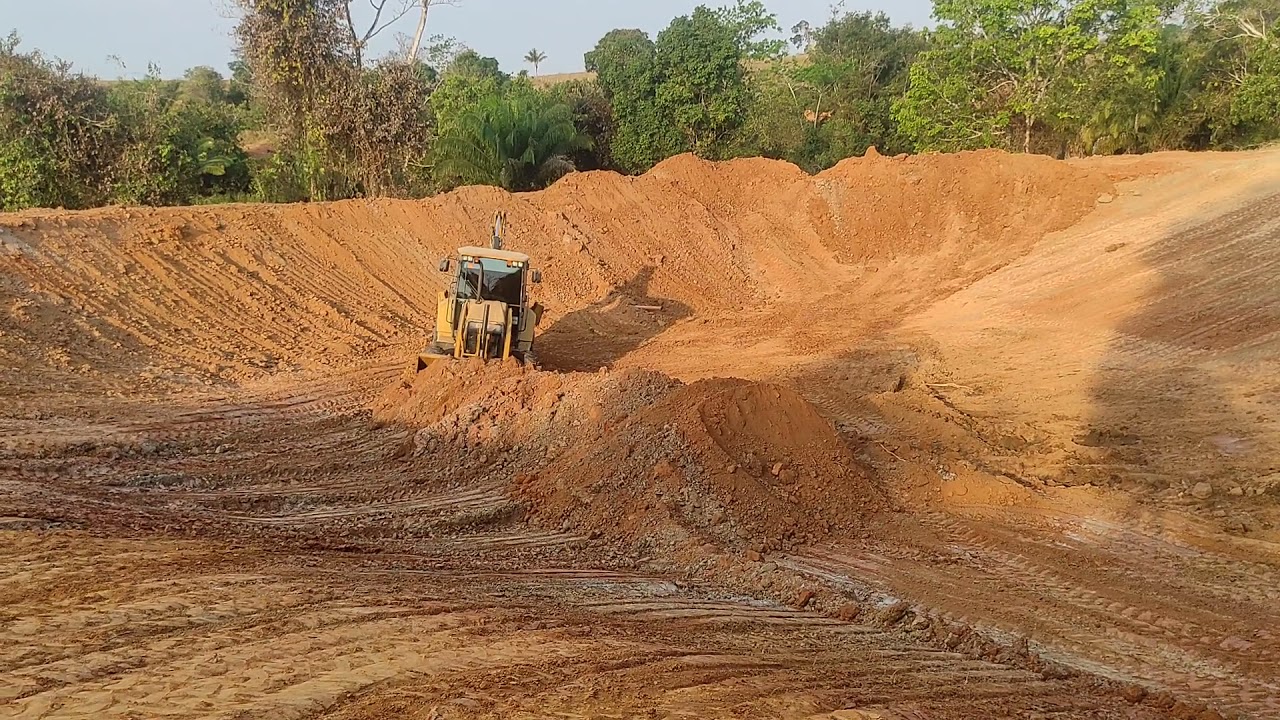 finalizando açude com Retroescavadeira cat 420 😎
