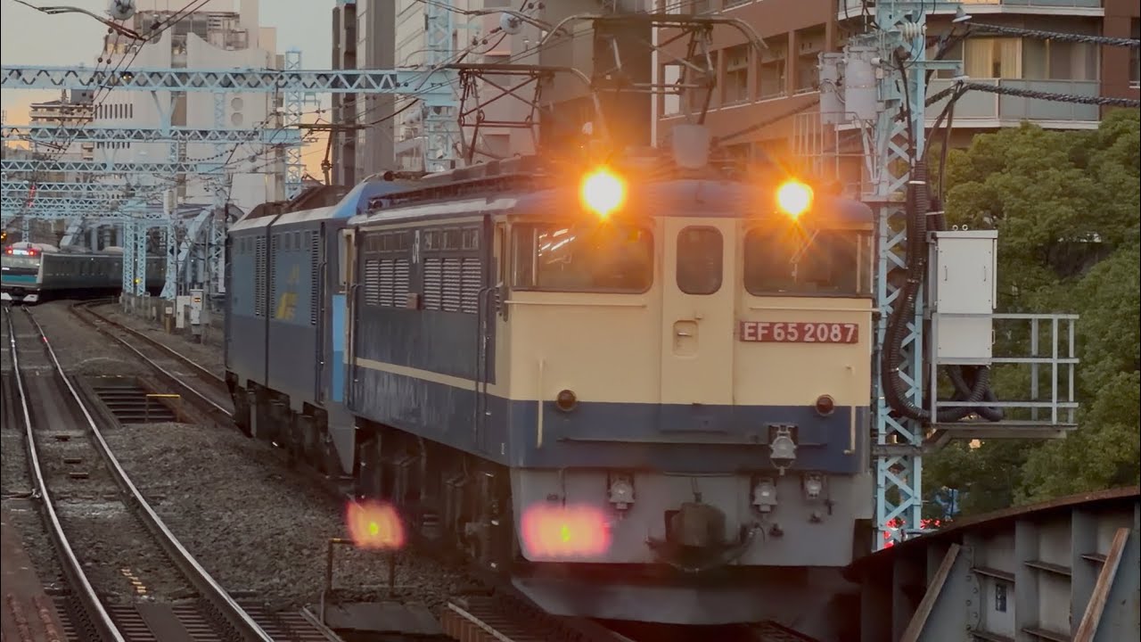 【4K高画質】【冬の石油需要増大に伴う臨時重単回送】国鉄EF65形2087号機＋JR貨物EH200形12号機の重連が関内駅を通過！（単1295レ・単機・臨A6101＋高A215）2025.11.18