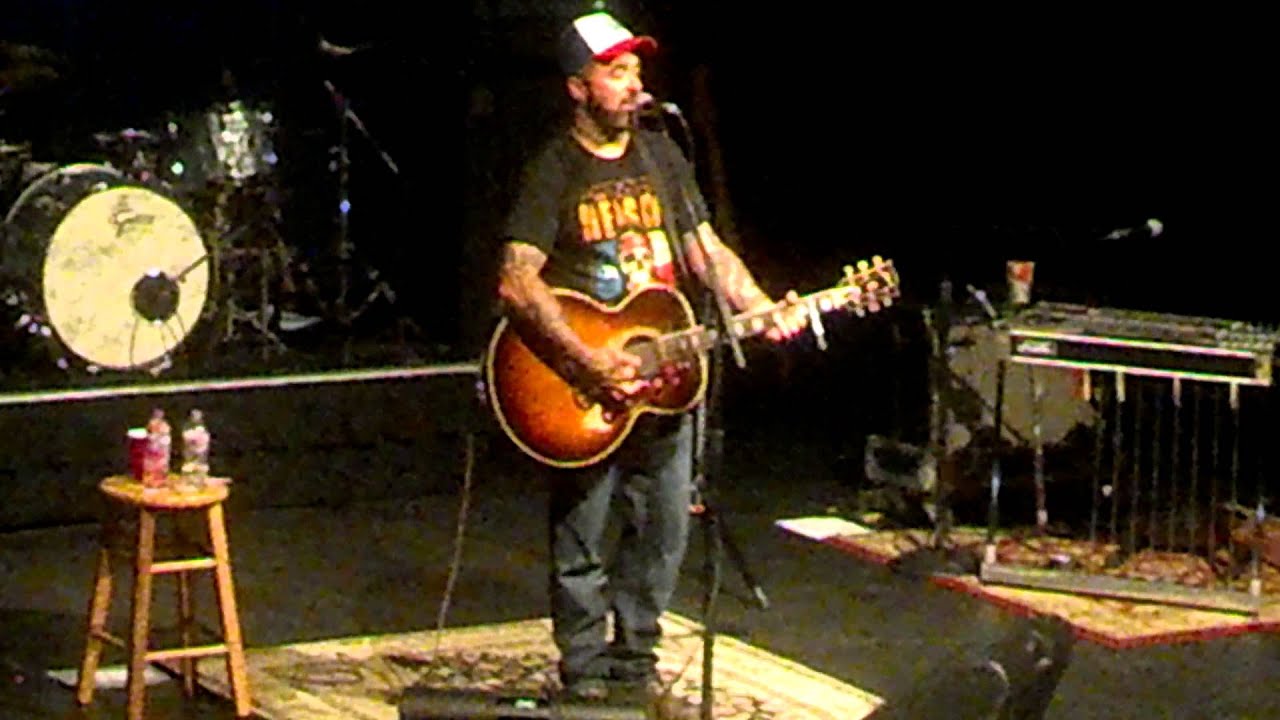 Aaron Lewis - Who Are You When I'm Not Looking