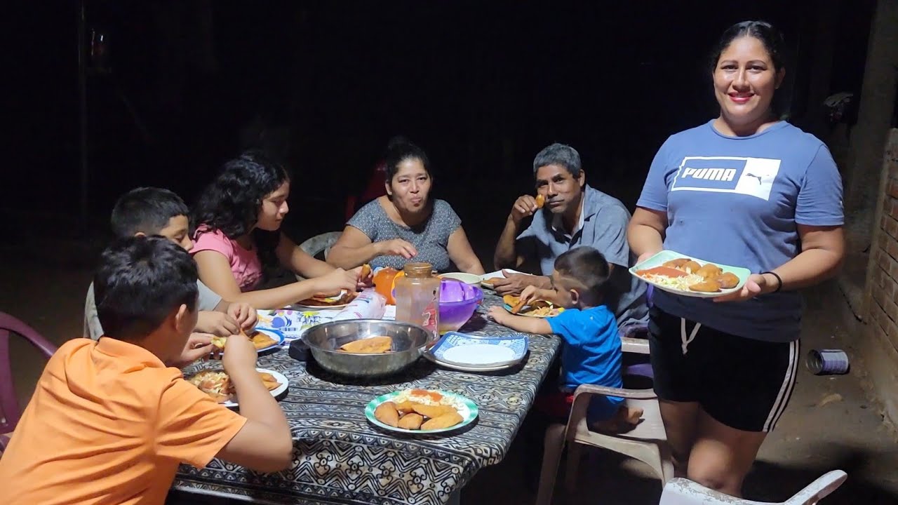 DISFRUTANDO DELOS RICOS PASTELES DE PAPA MIREN COMO LES GUSTARON 