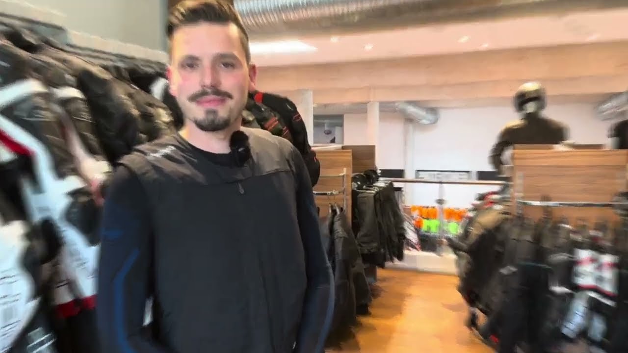 Tutorial Held eVest - Wie ziehe ich meine Airbag-Weste am einfachsten unter der Lederkombi an?