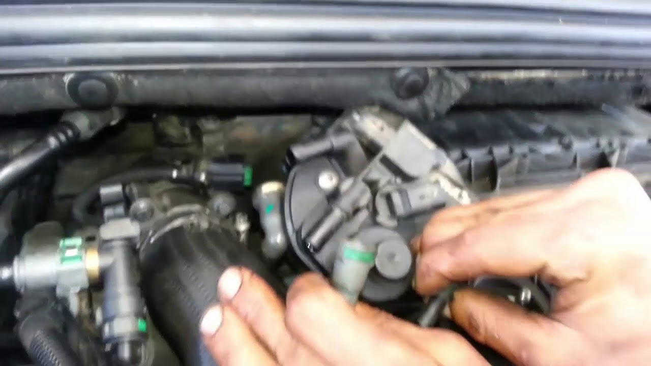 Changer le filtre à carburant sur Citroën  C4 1.6 HDi .How to change fuel filter Citroën C4 1.6 HDi
