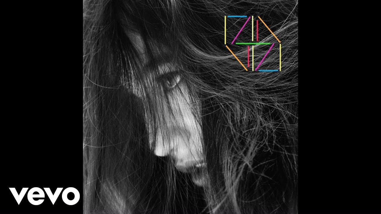 Izïa - Les ennuis ft. Orelsan