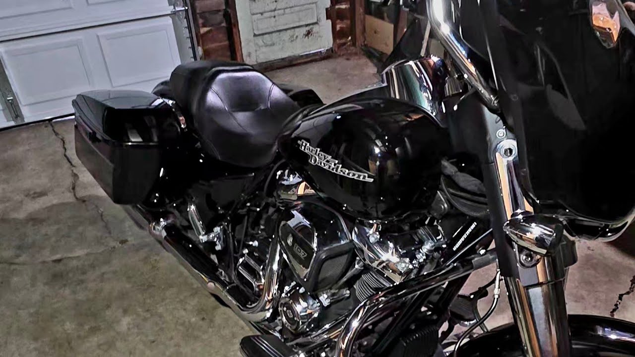 Harley-Davidson Street Glide Ride Thru Detroit Middle of Winter #harleydavidson #detroit #winter