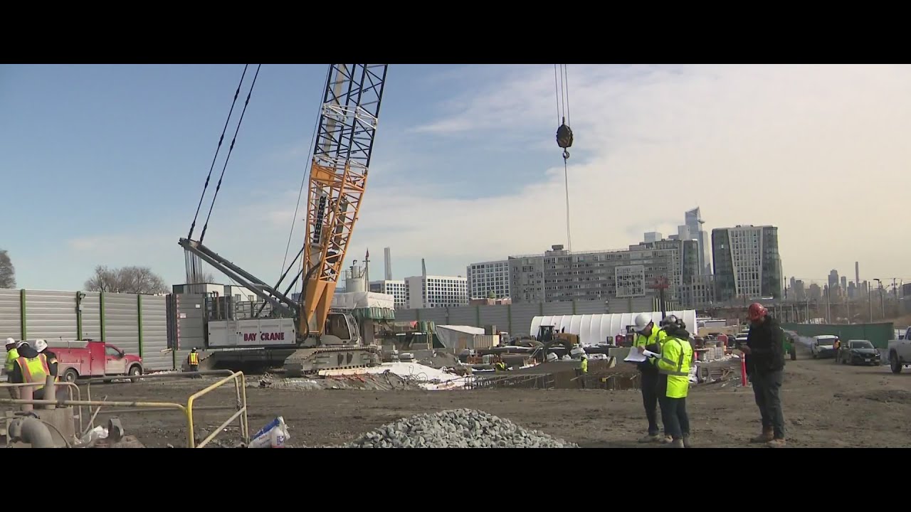 Thousands of workers face uncertain future as Gateway Tunnel project stalls