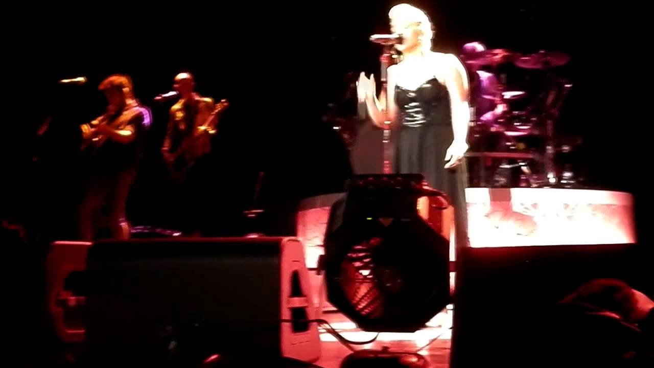 Kelly Clarkson - Albuquerque - Princess of China
