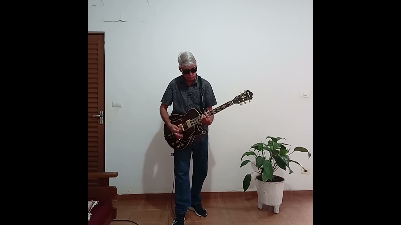 A beleza que vem de você, eu namoro : Composição instrumental de:Paulo Salvador 