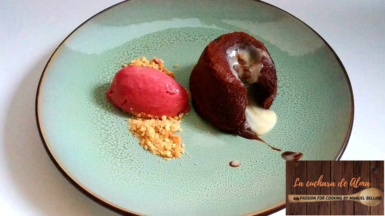 COMO HACER VOLCÁN O COULANT DE CHOCOLATE FÁCIL con corazón líquido de CHOCOLATE BLANCO !!😋