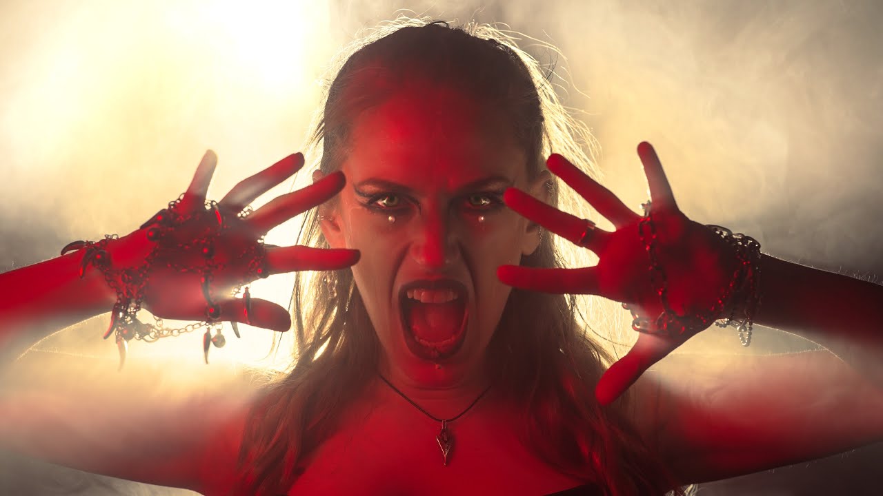 Nino Helfrich feat. Noa Gruman (Scardust) - Don't Look Back (OFFICIAL MUSIC VIDEO)