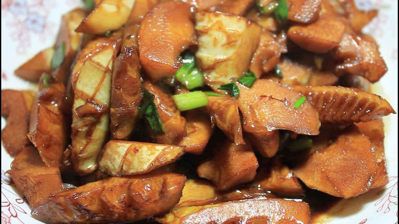 Stewed bamboo shoots with soysauce 油焖春笋