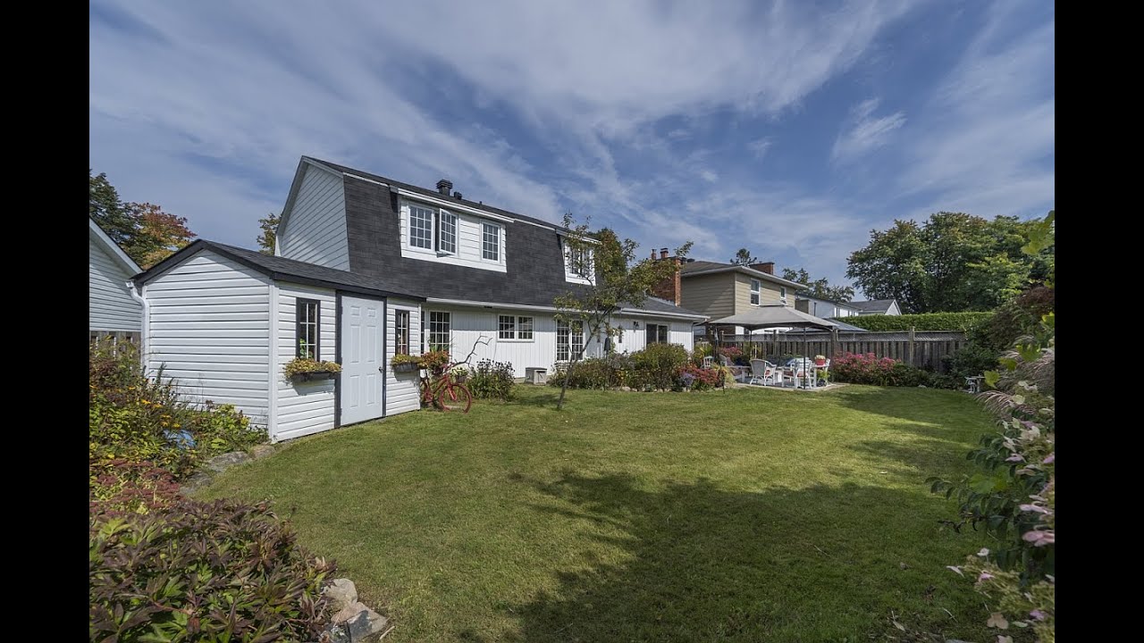 1686 Amberdale Cres Ottawa 4bed 3 bath double garage in Guildwood Estates/Alta Vista
