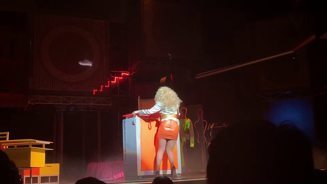 Mentiras el musical - Pobre secretaria