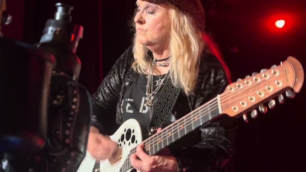 Melissa Etheridge - Like The Way I Do - Lowell HS Auditorium - Lowell, MA - 8.4.23