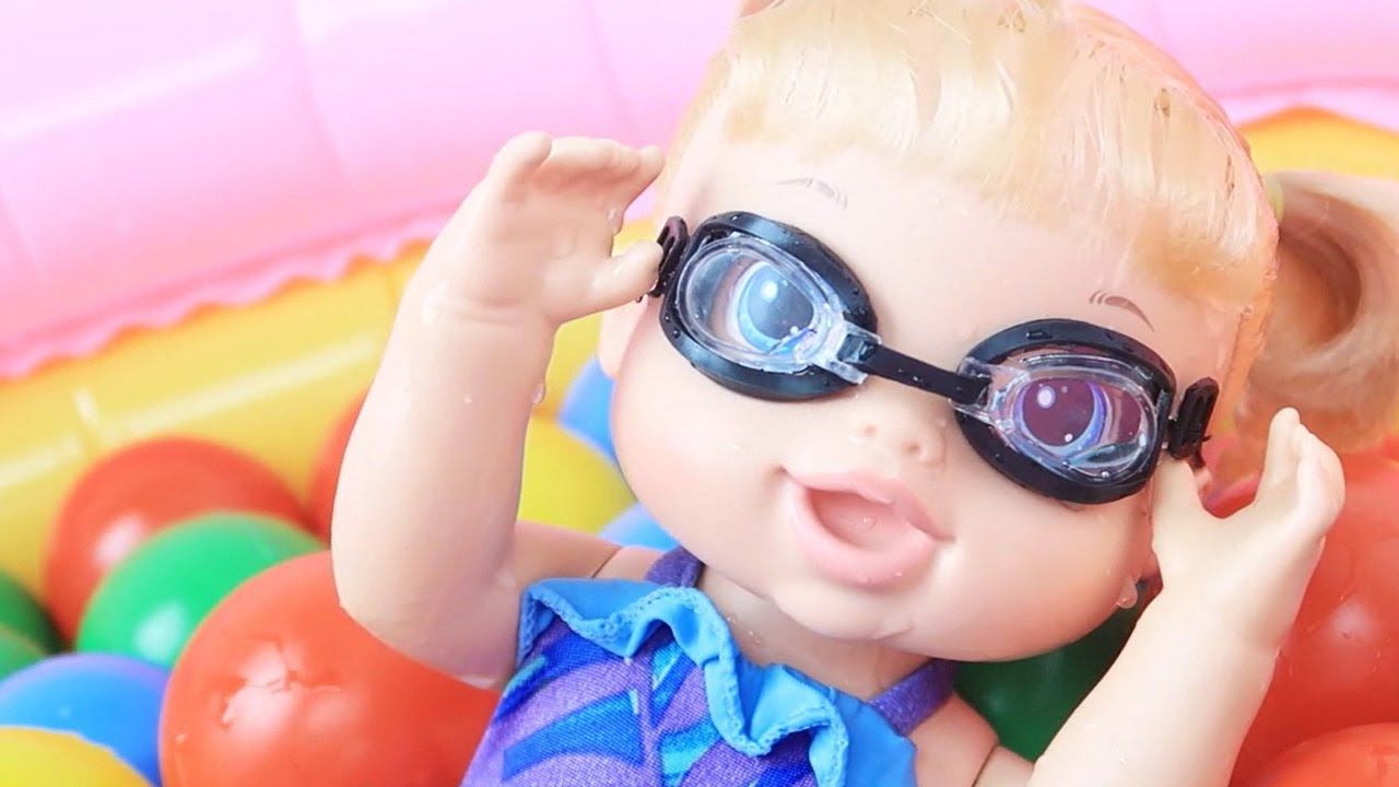 MINHA BONECA BABY ALIVE APRONTA NA PISCINA - Lilly Doll