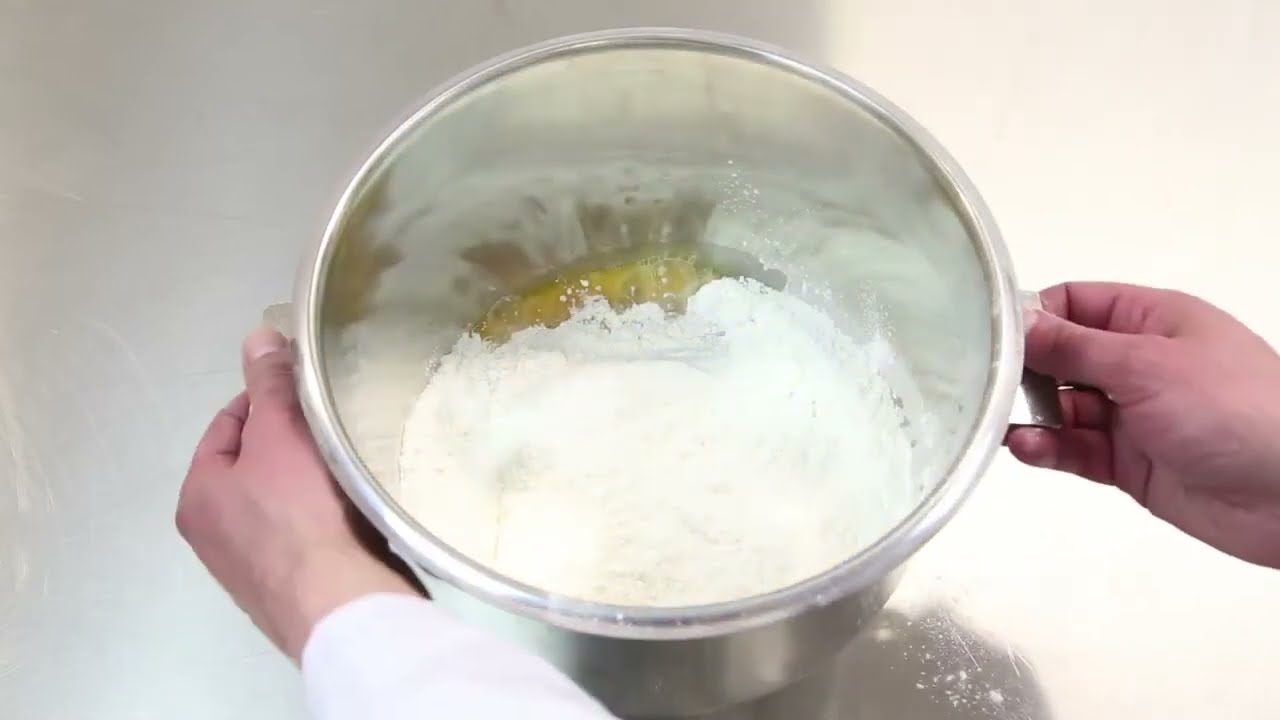 Voyez en action le Sinmag SE10L : le batteur-m&eacute;langeur pro compact & puissant