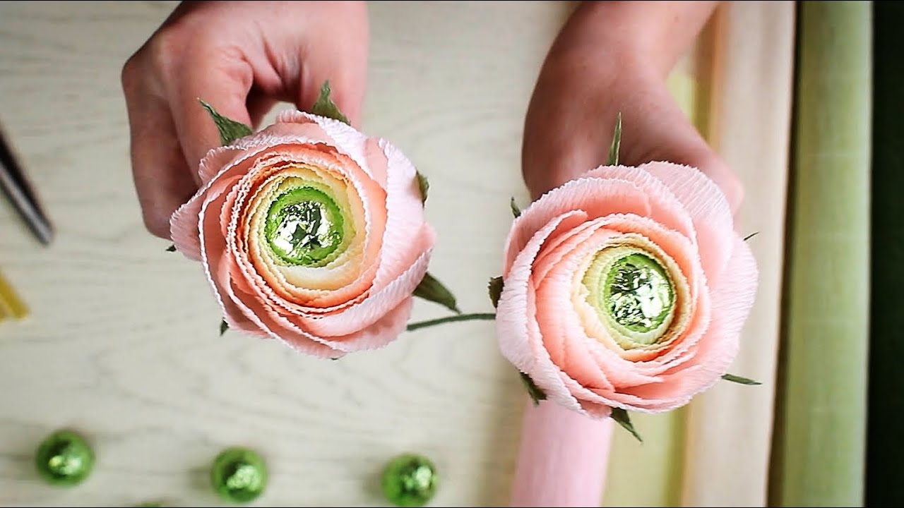 Нежные ЛЮТИКИ / Ранункулюсы из гофрированной бумаги с конфетой