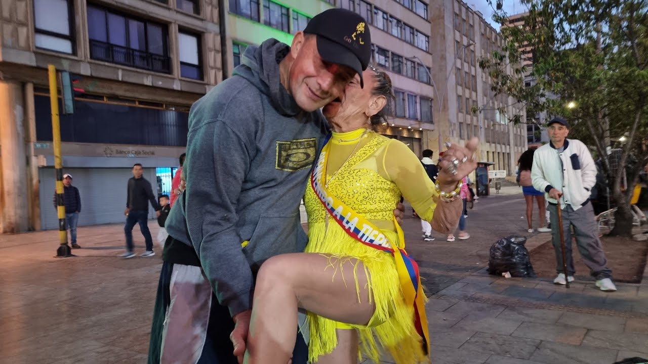 Yajaira encontró uno de los maestros del baile colombiano y se luce en colombia ante el publico