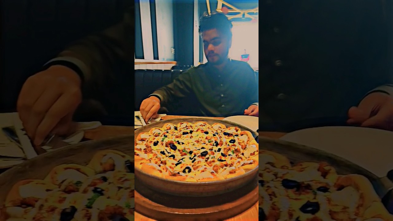 Crown Crust Pizza Cheezious Pakistan. Best Pizza #pizza #cheeziouspizza #cheezious #crustpizza