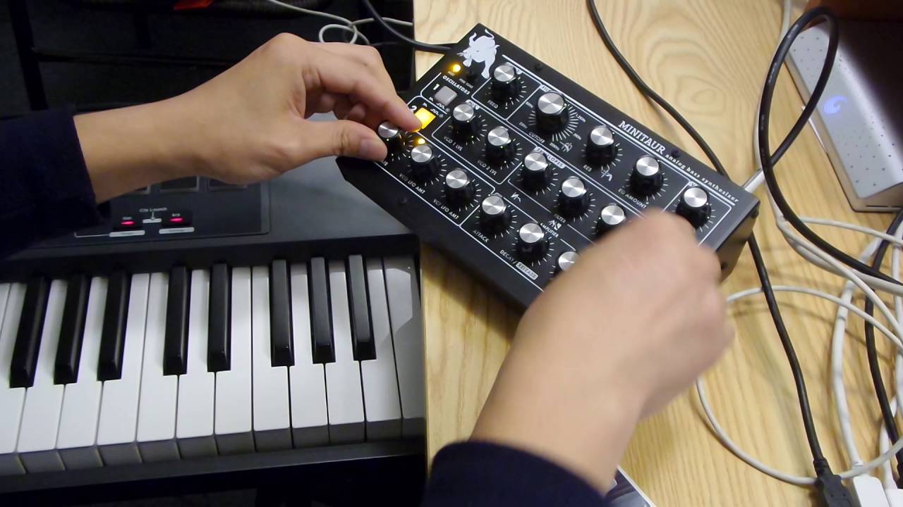 MOOG Minitaur analog bass synthesizer test