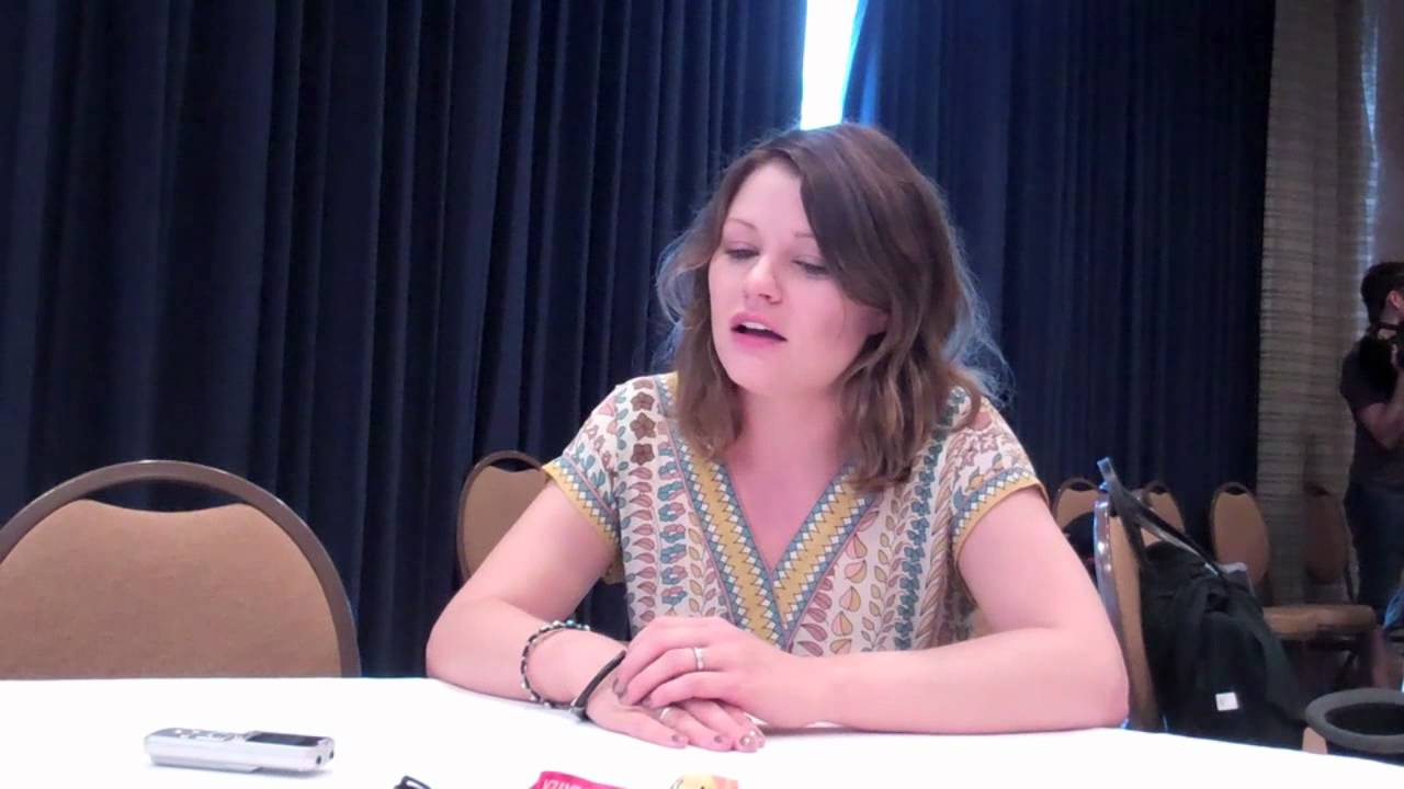 Emilie de Ravin Reveals Once Upon A Time Season 2 Details For Belle
