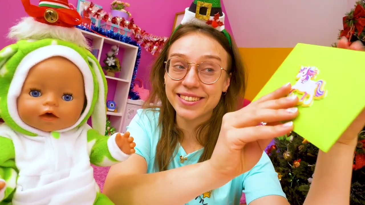 Salainen joulupukki Baby Annabell. Lasten joulu ja uudenvuoden videoita Baby Born -nuken kanssa