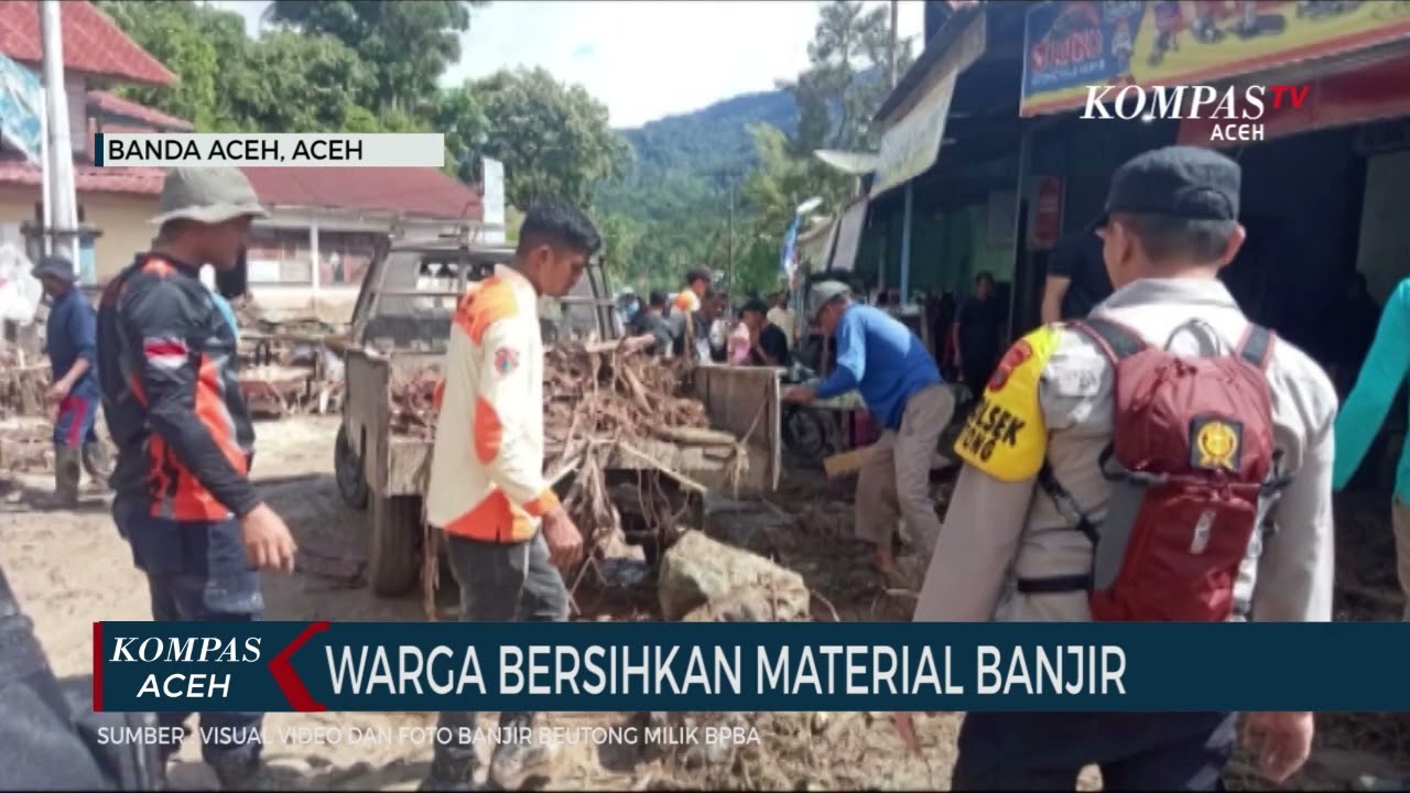 Petugas Mulai Bersihkan Material Banjir di Beutong Nagan Raya