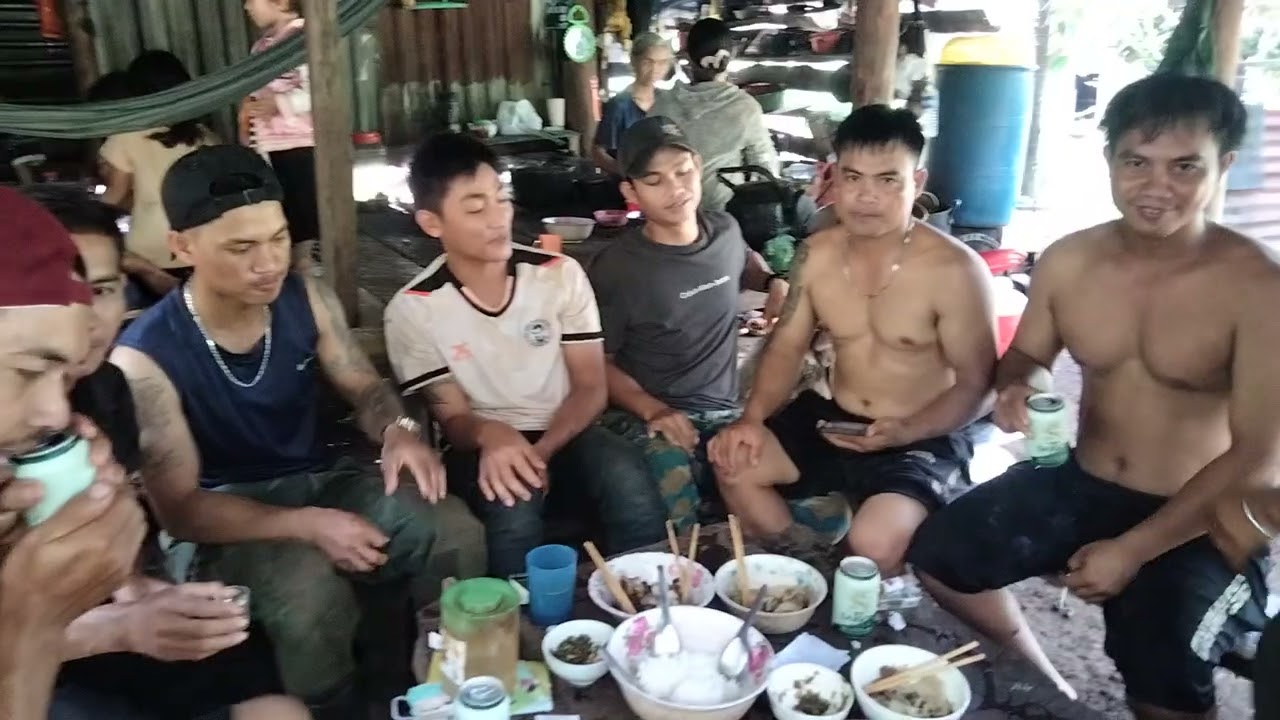 Đại gia đình vào rẫy chơi