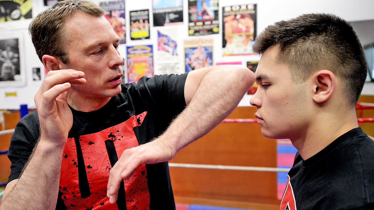 Découpe ton adversaire à coups de coudes - Muay Thai