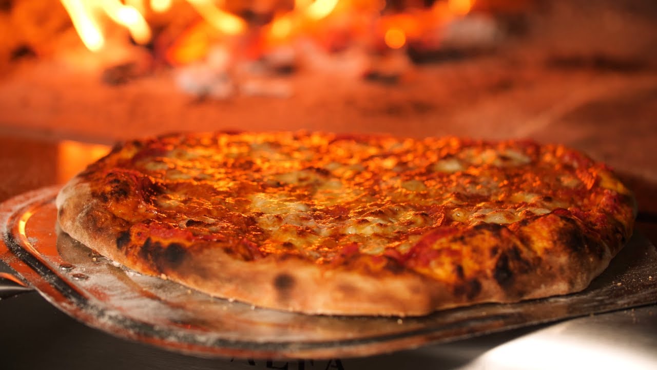 Alfa 4 Pizze Woodburning Outdoor Pizza Oven Overview | BBQGuys