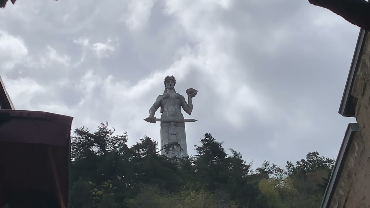 ТБИЛИСИ ❤ ПРОГУЛКА по СТАРОМУ ГОРОДУ ❤ УНИКАЛЬНЫЕ ПАРАДНЫЕ, АРХИТЕКТУРА и ЧУДЕСНЫЕ ПАНОРАМНЫЕ ВИДЫ ❤