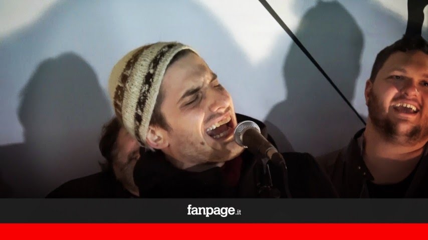 Luca Marinelli e Claudio Santamaria cantano 