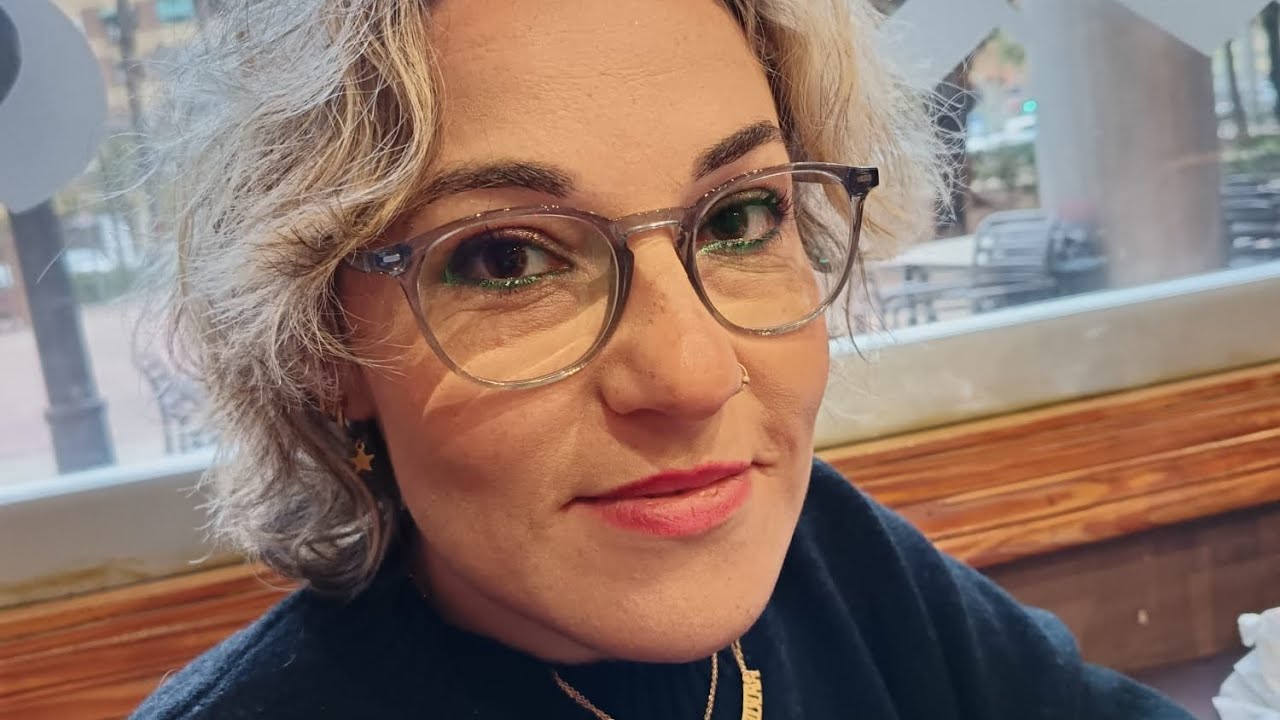 Charramos mientras nos desmaquillamos? ✨🤍 La realidad de la Navidad 😔