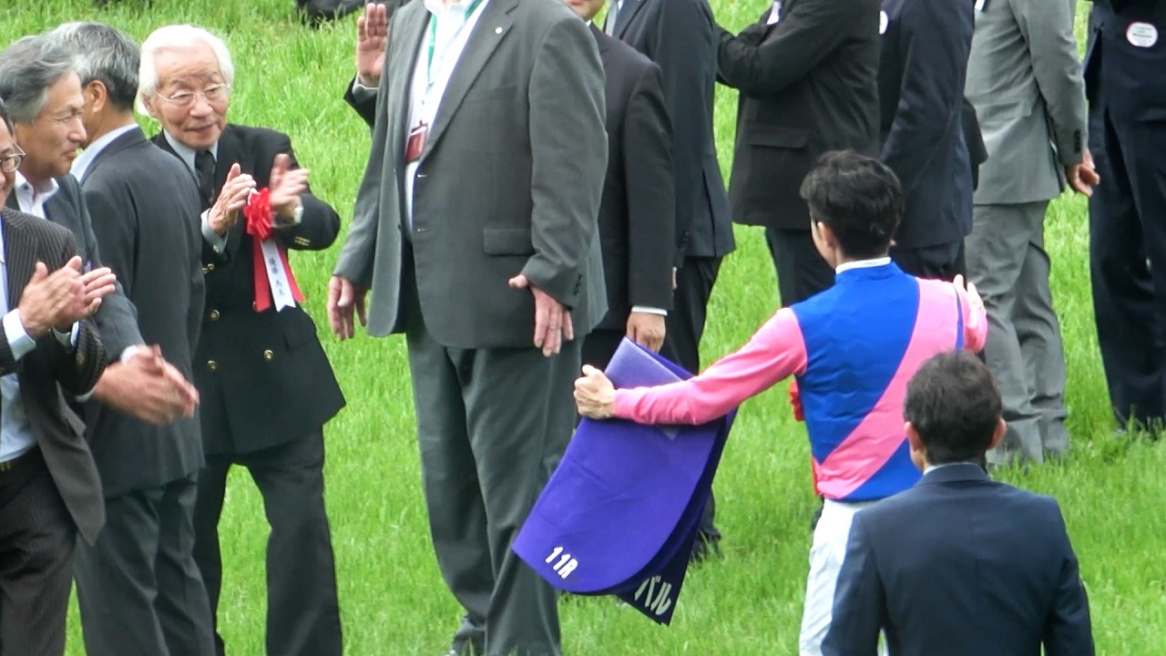 【宝塚記念2025】 口取り時に松本オーナーが武豊へ何度も「ありがとう」‼ 現地映像 メイショウタバル 表彰式と勝利インタビュー