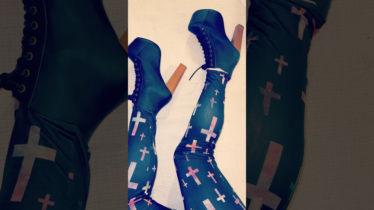 I use to shop at Rue 21 as a broke college student. 😭 #2010sfashion #rue21 #jeffreycampbell