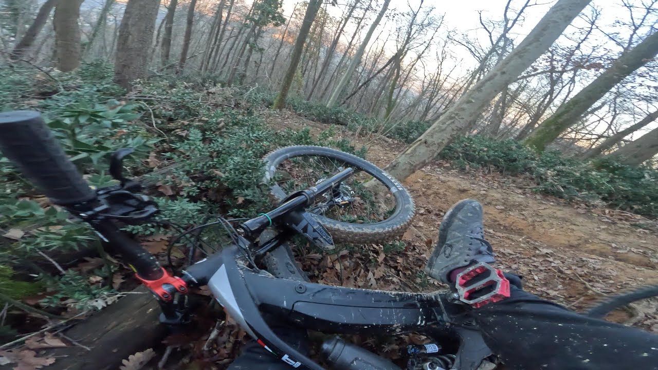 Prima caduta del 2025! - Enduro Colli Euganei.