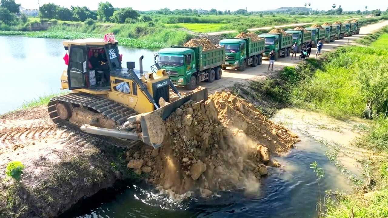EPIC!! Bulldozer Pushing Dirt Into Water &ndash; Massive Land Filling Project with Dump Truck Convoy! 😱