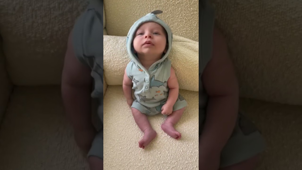 baby👶 enjoy with mom🥰😍🥰🤣😂😘