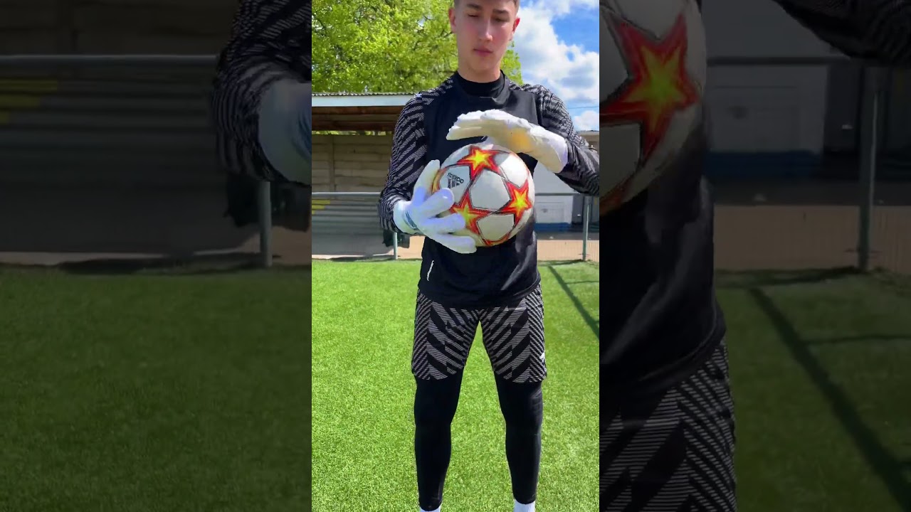 Sound on 🔊 Testing out the @kaliaaer PWRPRO EVO🧤🌟 #goalkeeper #football #viral #shorts