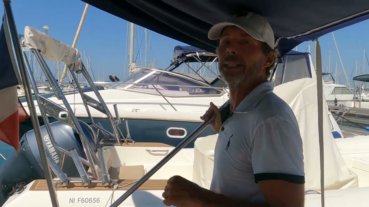 Tempest 750 : 4- Repliage du Taud de soleil ou bimini