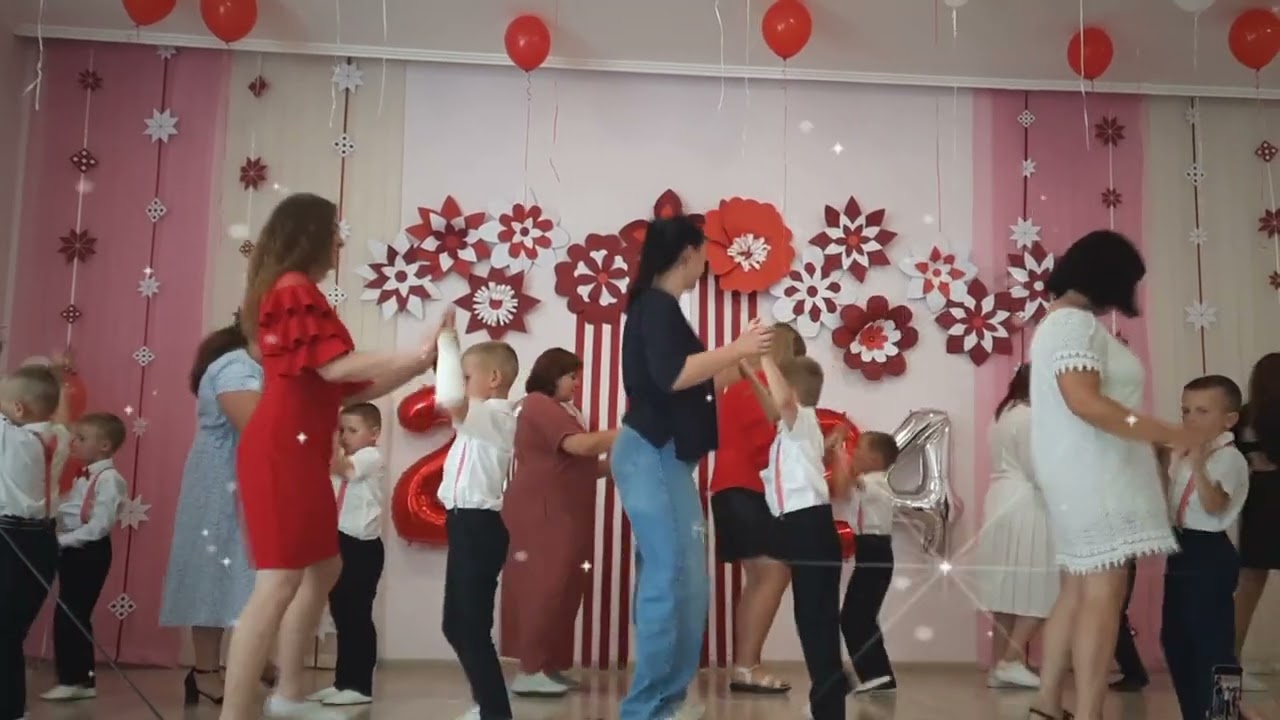 таночок мами та сина на  випускному