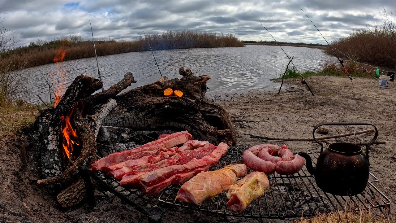 PESCA Y COCINA AL LADO DEL RIO, Pesca con atarraya y carne asada al aire libre, pesca de barrio